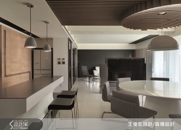 以一張圓桌為起點的設計。為滿足屋主過年時邀請客人來